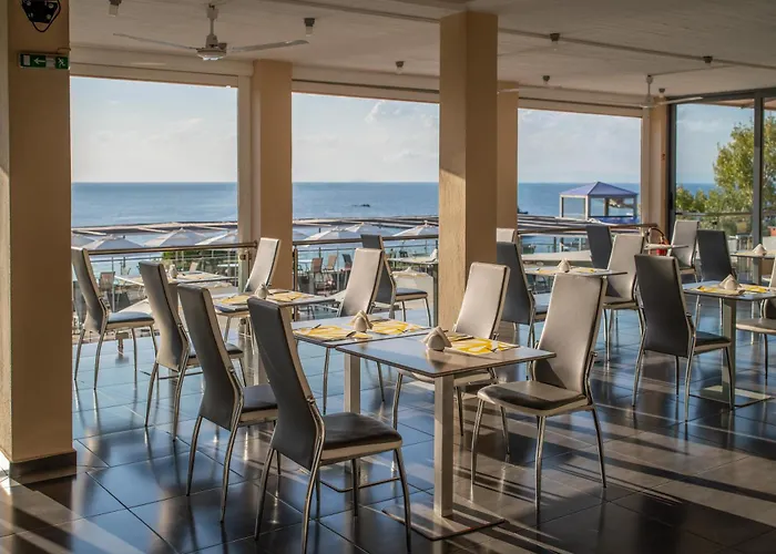 Aparthotel La Luna Troulos